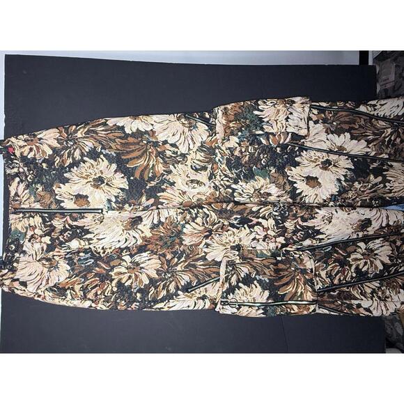 AKIRA - FANTASY CAPTURED BROCADE CARGO PANT - L - Picture 4 of 12